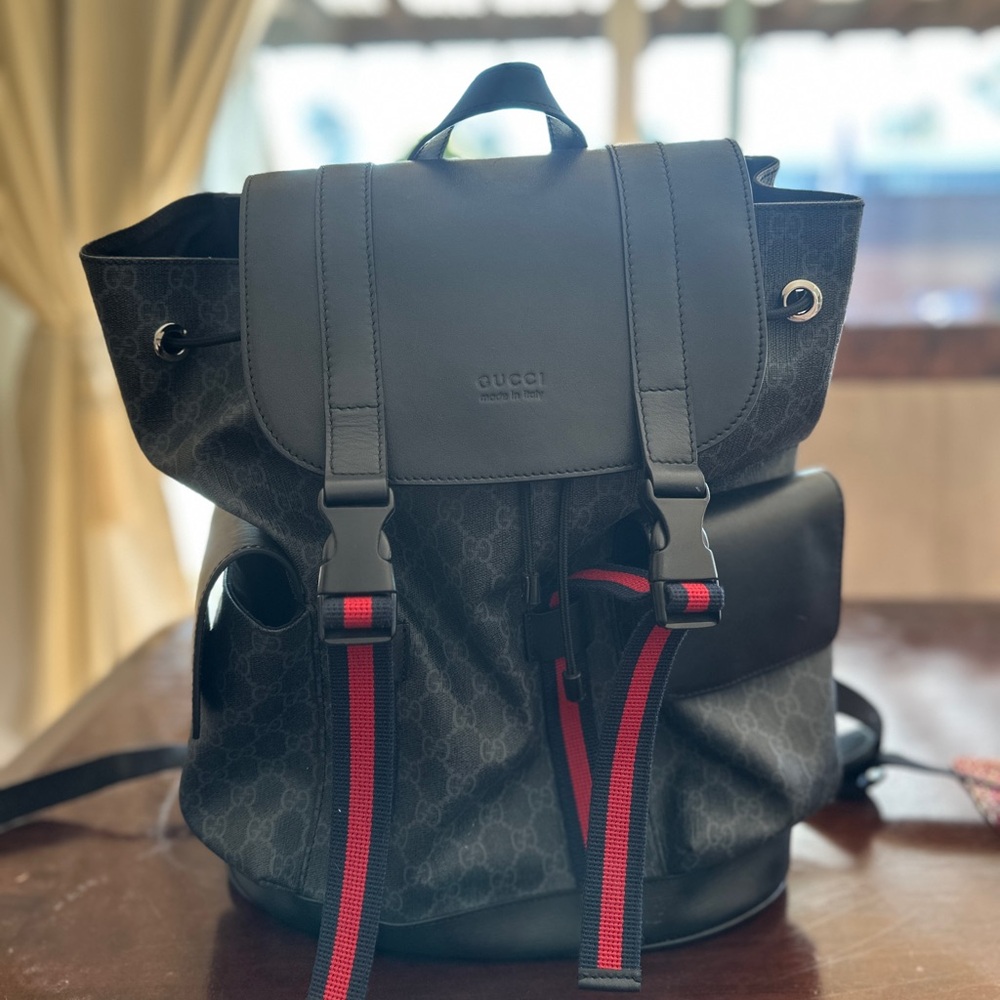 Gucci GG Supreme Black and Red Backpack with Flap Top Design - Picture 8 of 9